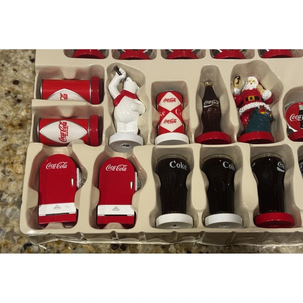 Coca Cola Vs Coke Collectors Edition Chess Set Game ‎ Holiday Christmas 2002
